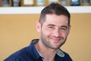 Portrait eines männlichen Mitarbeiters des griechischen Restaurants Mykonos am Faaker See